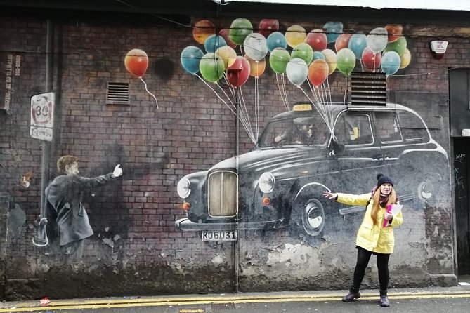 Glasgow Street Art Daily Walking Tour: 2pm - The black taxi is easy to miss without a guide