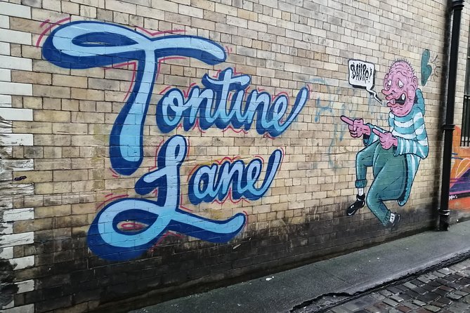 Glasgow Street Art Daily Walking Tour: 2pm - Billy Connolly towers over the route