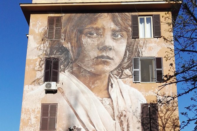 Graffiti art tour in Rome - Trevi Fountain in a quick 20-minute stop