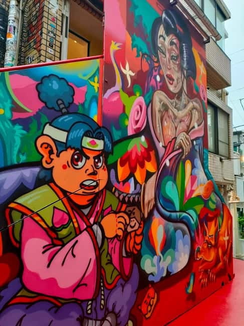Graffiti in Tokyo Walking Tour: Shibuya and Harajuku - Elena Calderon’s role as guide