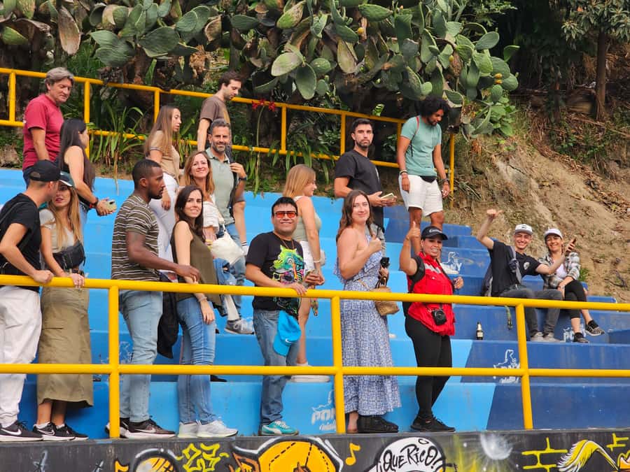 Graffiti Tour comuna 13 and cable car (made by local guides) - From the bus to the Independence neighborhoods
