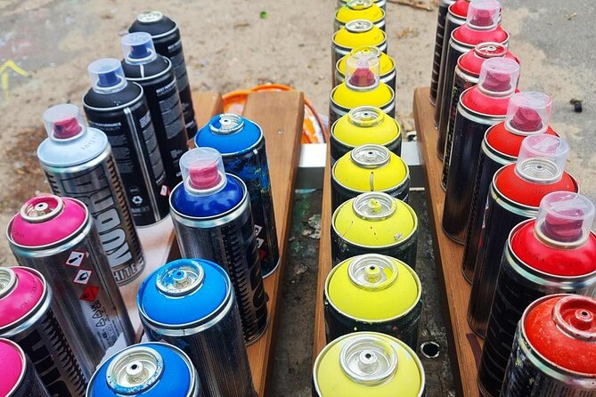 Graffiti Workshop Berlin with professional graffiti artists - Sketching letters before touching the wall
