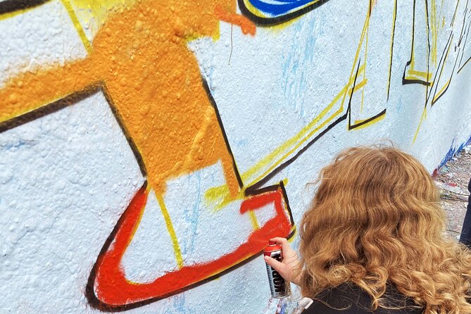 Graffiti Workshop Berlin with professional graffiti artists - Learning how to control the spray can