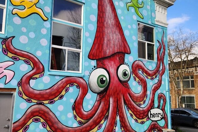 Henry Art Tours-Come See the Fun Side of Seattle Art/Pubs/History - Queen Anne: Big Views and Large-Scale Art