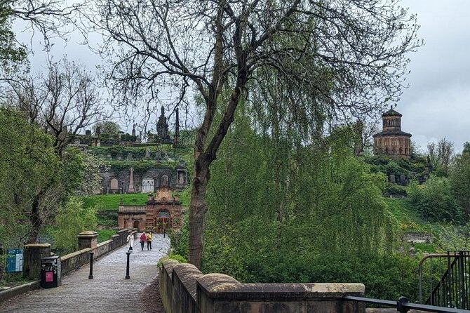 Highland Cows, Glasgow Cathedral, Murals, Kelpies Half Day Tour - The Kelpies in a 15-minute stop