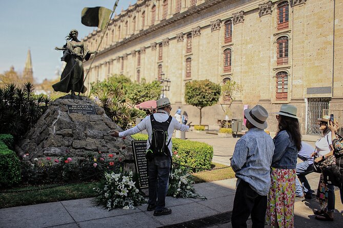 Historic tour in the center and murals of Orozco - Plaza de Armas and the Cross of Squares