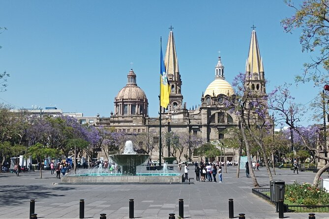 History and Murals: Walking Tour Guadalajara - Starting at Plaza de Armas