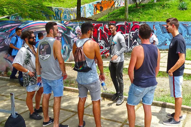 History and Street Art Tour in Comuna 13 - Street art that carries a message