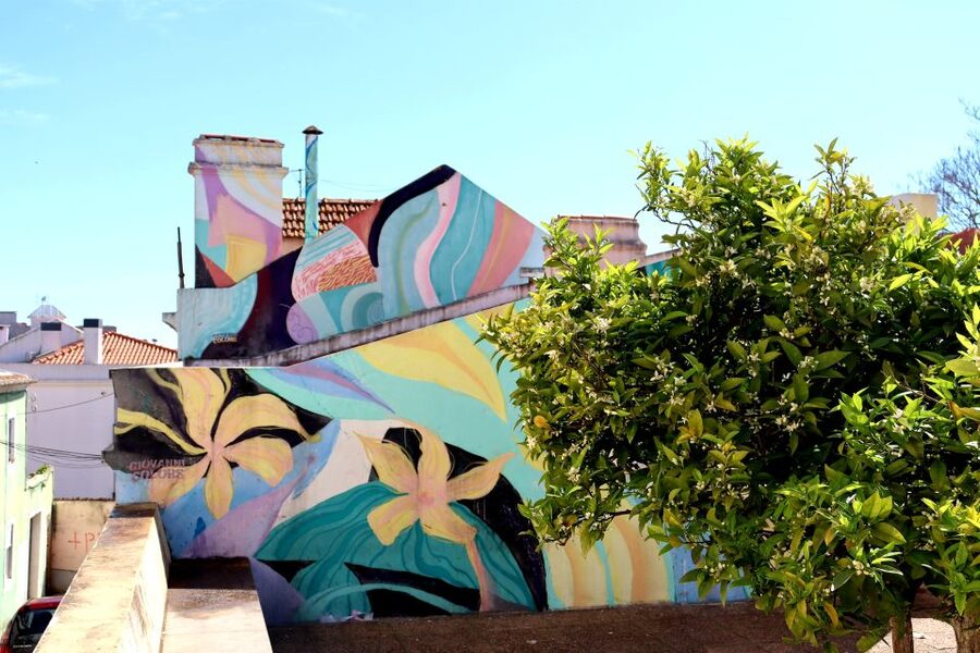 Lisbon: Street Art and Historical Walking Tour - The guide makes the difference