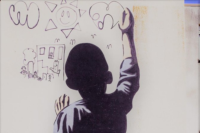 Lisbon: Street Art Tour - Chiado: small details in a busy center