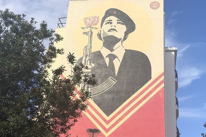 Lisbon Street Art Walking Tour - What the guide adds to the art
