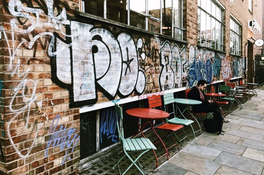 London East End - Guided Walking Tour 12 guests 2,5h - Brick Lane, food, and political graffiti