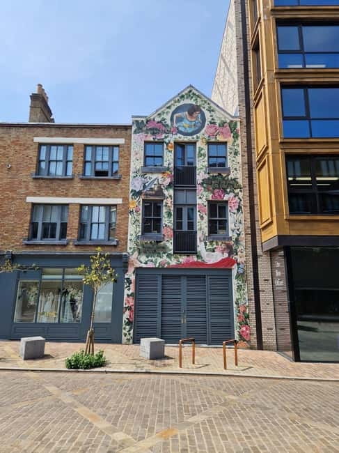 London: East End Instagrammable Street Art & Graffiti Tour - What the two-hour format feels like