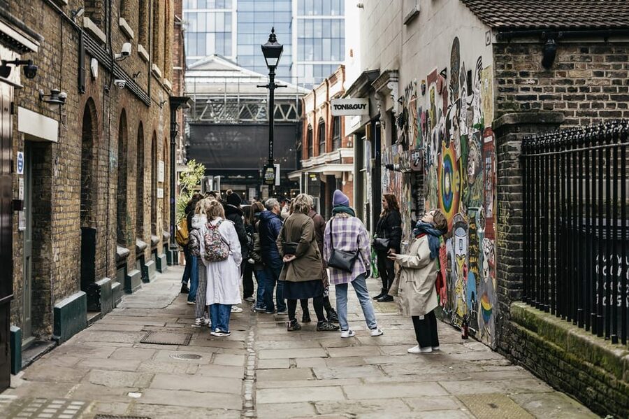 London: East End Street Art Tour and Spray Painting Workshop - Walking from Shoreditch to the Whitechapel workshop