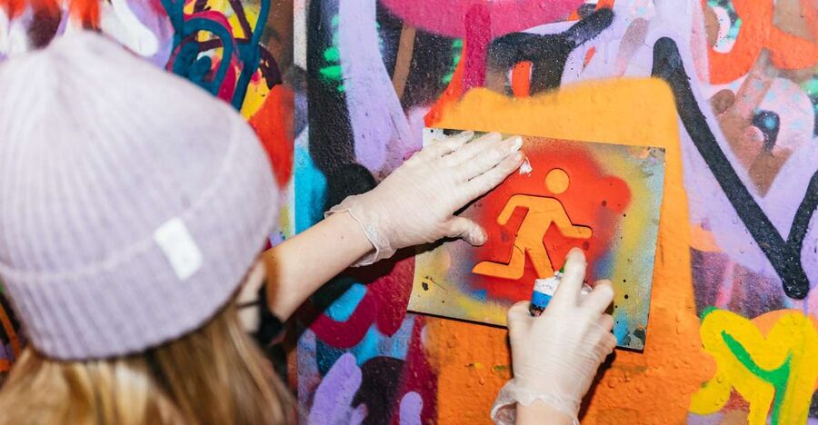 London: Half-Day Street Art Tour and Workshop - Two hours among Banksy, ROA, Invader, and more