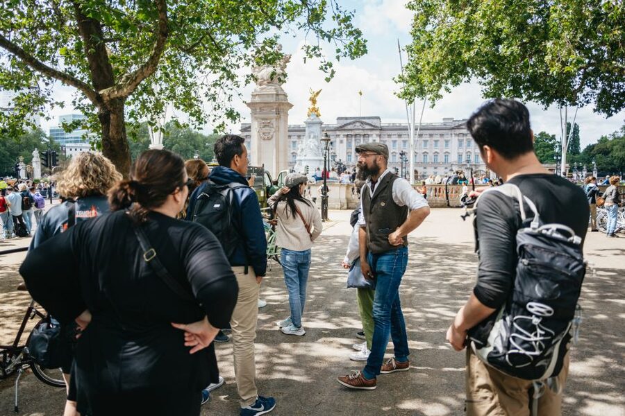 London: Landmarks & Secrets Bike Tour with Pub & Street Art - FAQ