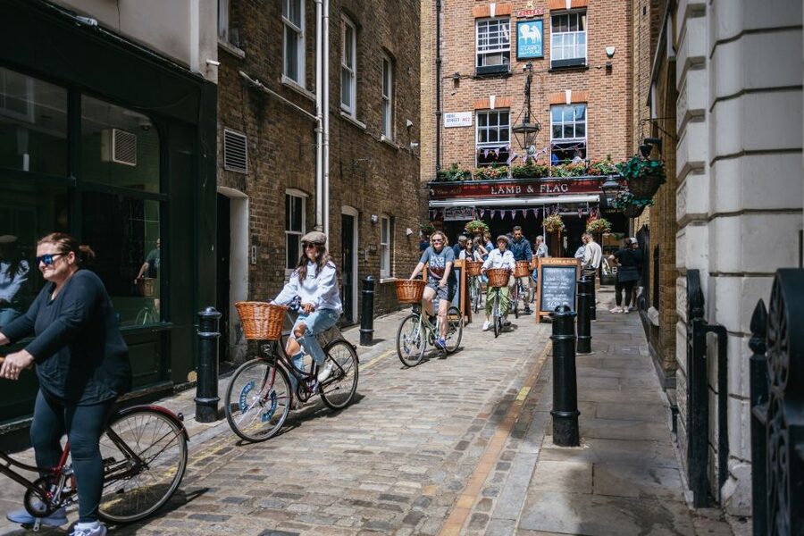London: Landmarks & Secrets Bike Tour with Pub & Street Art - Who should book this ride?