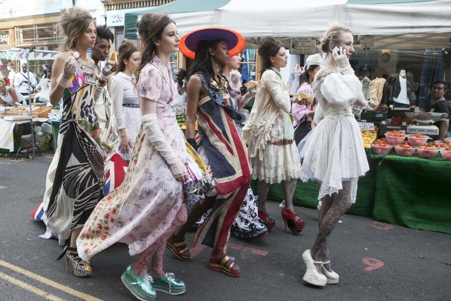 London: Markets, Street Art, and Camden Town Walking Tour - Petticoat Lane and Artillery Passage