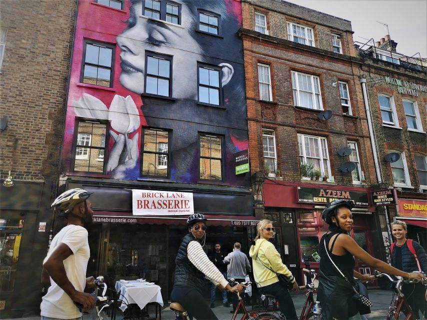 London: Street Art Bike Tour - The East End: artwork with local context