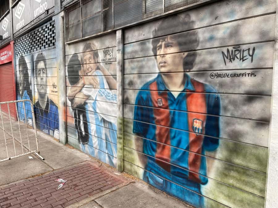Maradona Tour: Murals, Chapel, Stadium, Museum, Casa D10S - A break at the Maradona café
