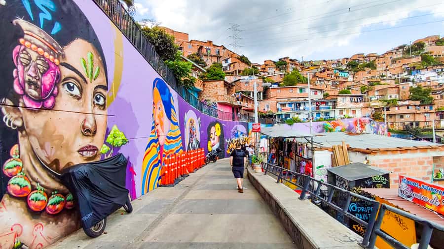 Medellin: Comuna 13 Graffiti Tour, Cable Car & Street Food - Who should book this Comuna 13 tour