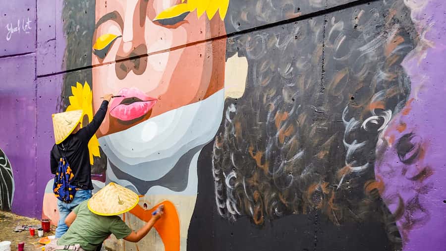 Medellin: Comuna 13 Graffiti Tour, Cable Car & Street Food - Why the cable car is the right way to begin