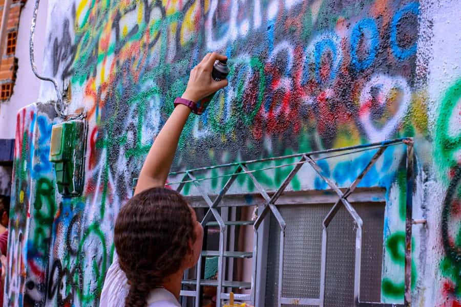 Medellín Comuna 13 local guides snacks and your own graffiti - Breakdance, freestyle, and the question of donations