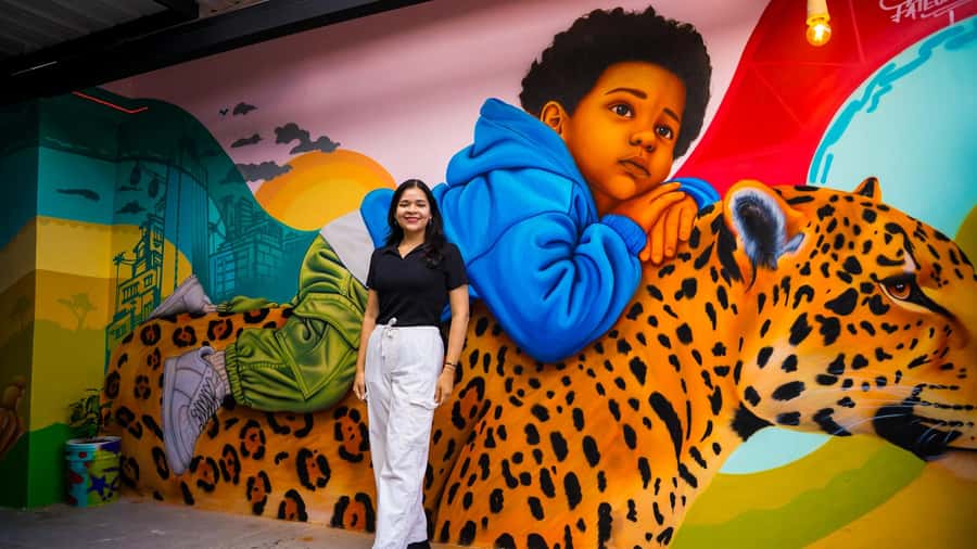 Medellín: Comuna 13 Tour with Snacks And Your Own Graffiti - Local snacks at the heart of the route