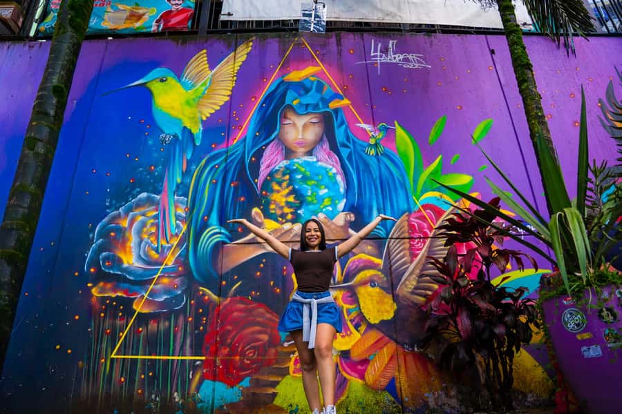 Medellín: Comuna 13 Tour with Snacks And Your Own Graffiti - Starting at Graden Coffee