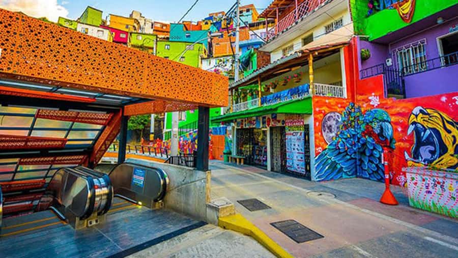 Medellin: Graffiti Tour Comuna 13 - Why Comuna 13 deserves a guided visit