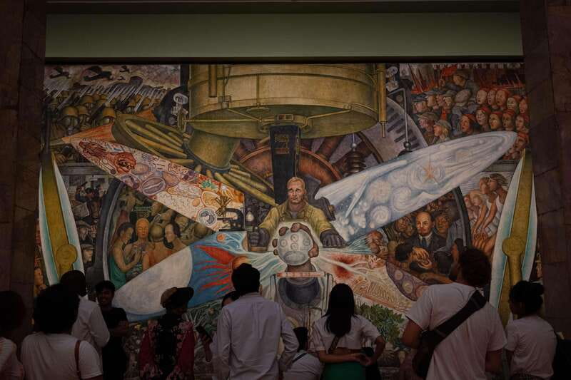 Mexican muralism with a true Art lover - Starting at Palacio de Bellas Artes