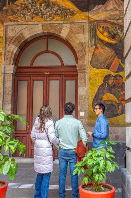 Mexican muralism with a true Art lover - The guide makes the difference