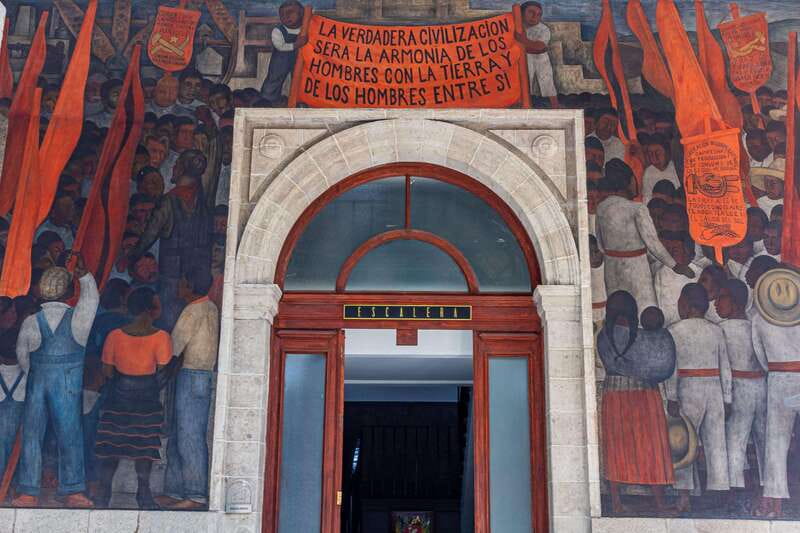 Mexican muralism with a true Art lover - Practical details before you reserve