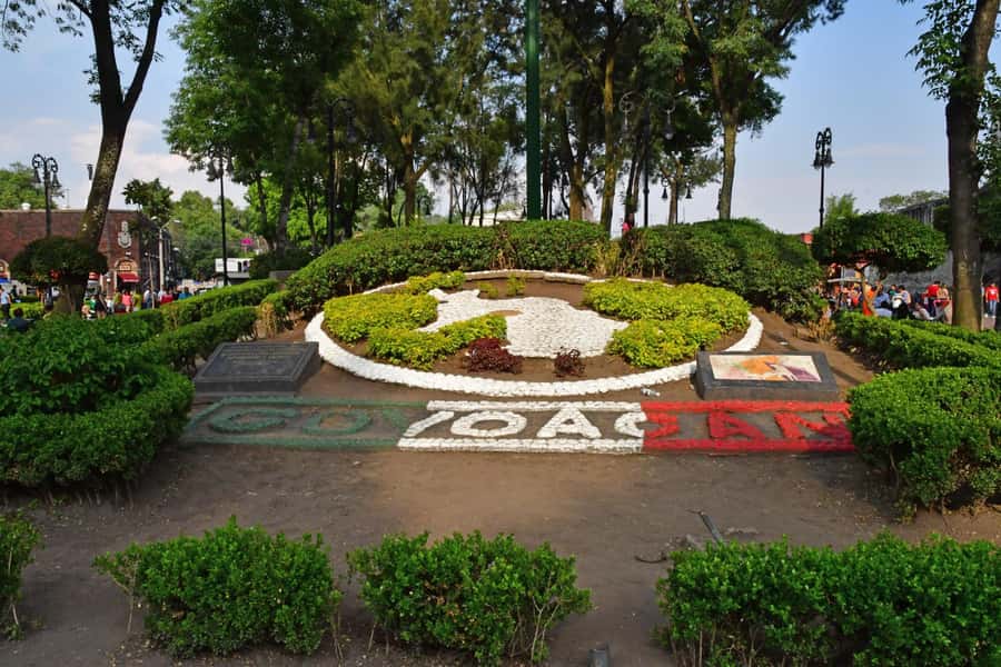 Mexico City: Xochimilco Coyoacan, Frida Kahlo & UNAM Murals - The trajinera ride through Xochimilco