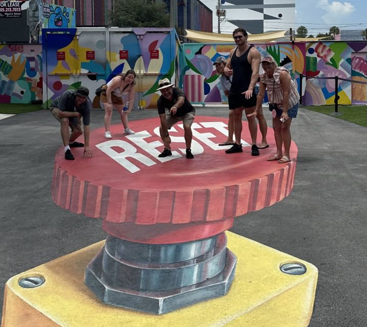 Miami: Wynwood Walls Street Art and Food Walking Tour - The first bites: taco, pizza, and Wynwood flavor