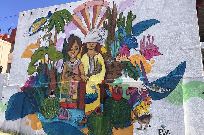 Mural and Sculpture Art Tour at the Peace Center - Parque Piedras y Pájaros and Diaz Castro’s murals