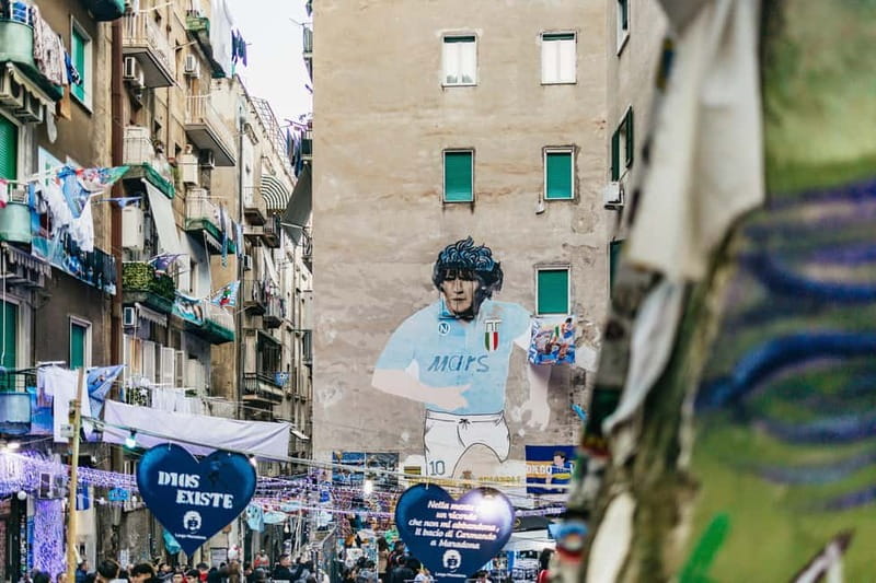 Naples: Spanish Quarters Folk Street Art w/ Sweets Tasting - Why the Spanish Quarter makes a good first Naples walk