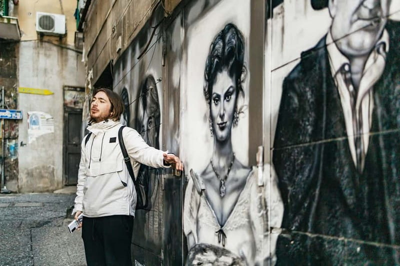 Naples: Spanish Quarters Folk Street Art w/ Sweets Tasting - How the guides shape the experience