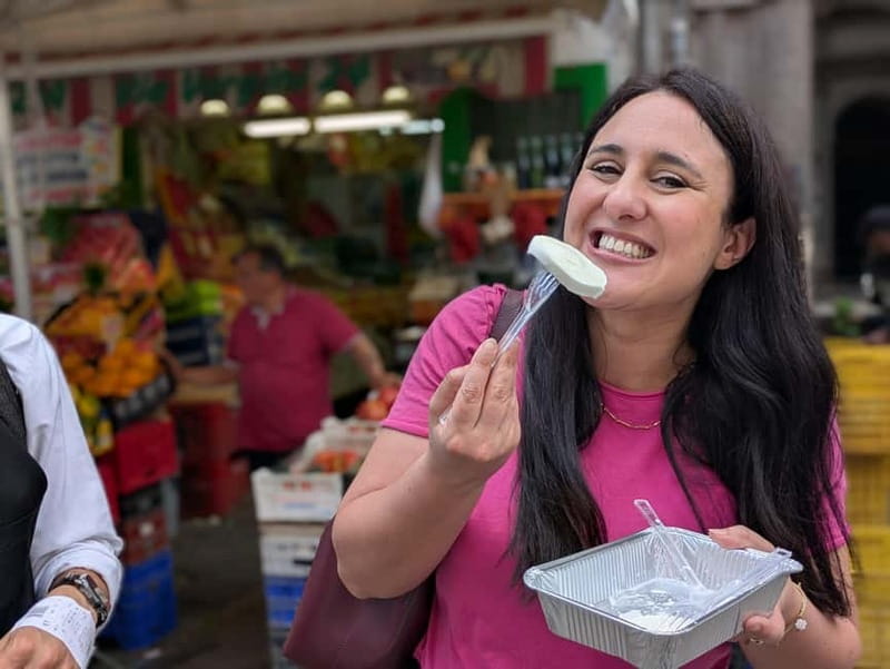Naples: Street Art, Wine and Food Tasting Walking Tour - Street art with local stories attached