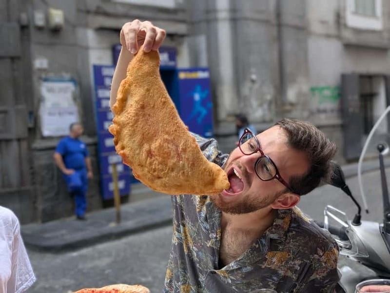 Naples: Street Art, Wine and Food Tasting Walking Tour - Pizza, mozzarella and savory bites