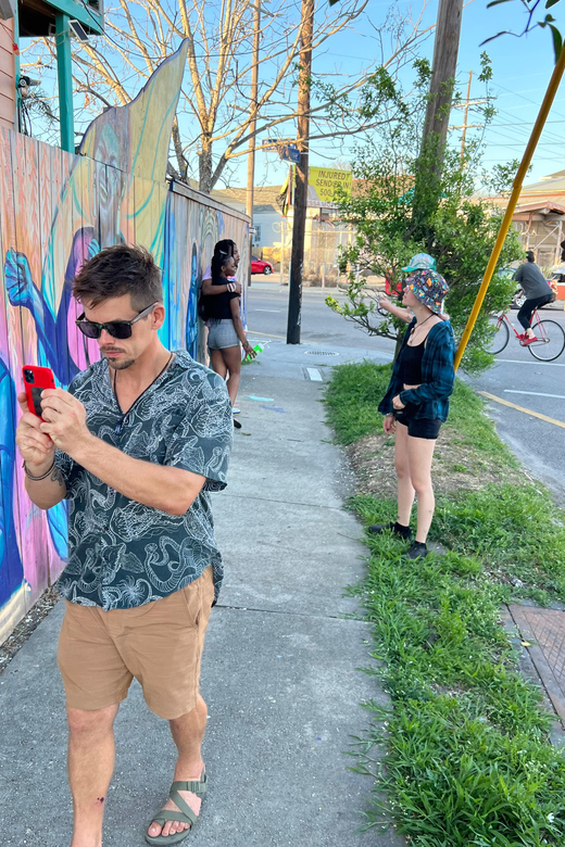 New Orleans Culture Street Art & Mural Walk - Murals, homes, and the visual side of the walk