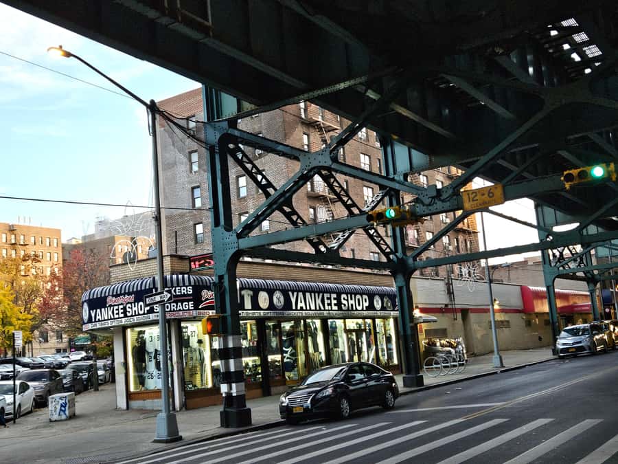 New York: Hip-Hop, Murals, Sports, and Dangerous Neighborhoods Tour - Brooklyn, Spike Lee, and the Notorious B.I.G. mural