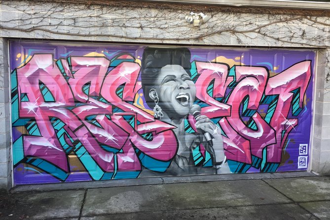 Offbeat Street Art Tour of Chicago: Urban Graffiti, Art, and Murals - Art that rewards a slower look