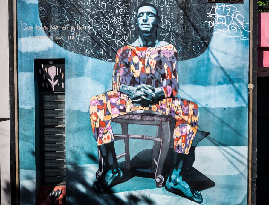 Palermo: Graffiti and Street Art Guided Tour in English - Football, artists, and everyday Argentine identity