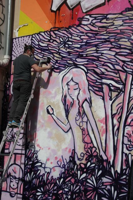 Paris: 2-Hour Street Art Tour - The guide makes the difference