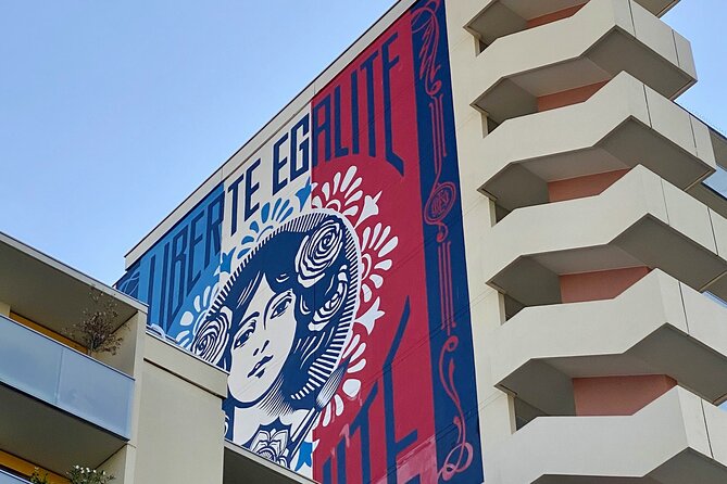 Paris Street Art, smartphone audioguided tour - Stop one: Zabou’s Paper Planes fresco
