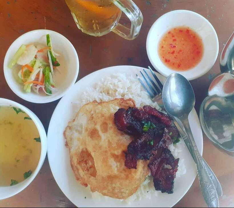 Phnom Penh | Food & Street Art Half Day Tour by Tuk Tuk - Wat Botum Park and the wider cultural story