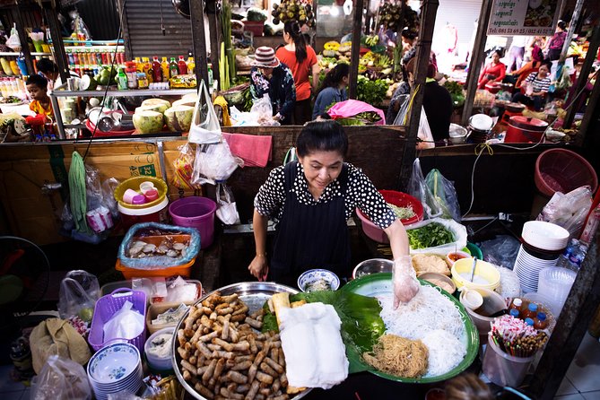 Phnom Penh's Morning Market and Street Art Tour by Tuk tuk - Boeung Keng Kang Market: breakfast begins with Khmer ingredients