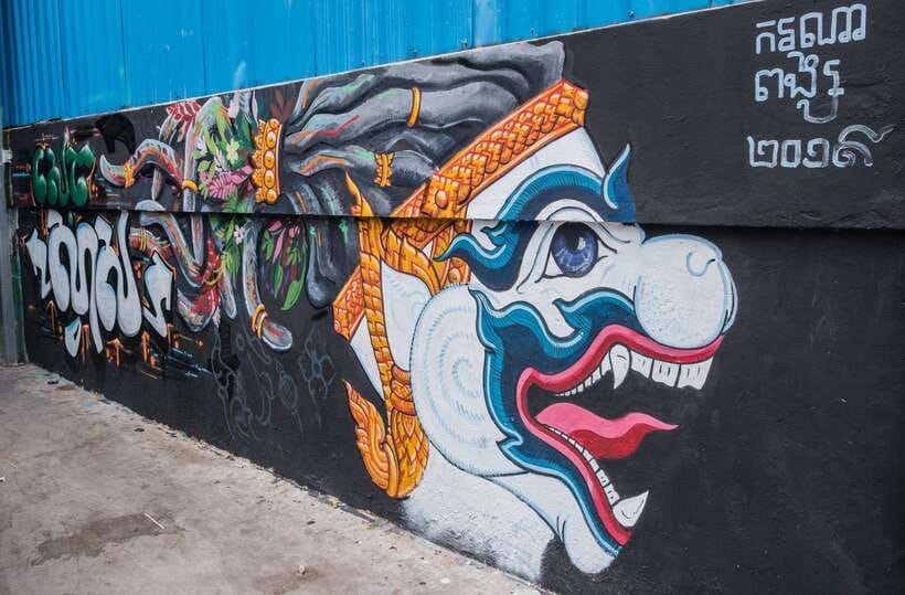 Phnom Penh: Street Art & Food Tour by Tuk-Tuk - Banh Chaev: watching a Khmer crepe take shape