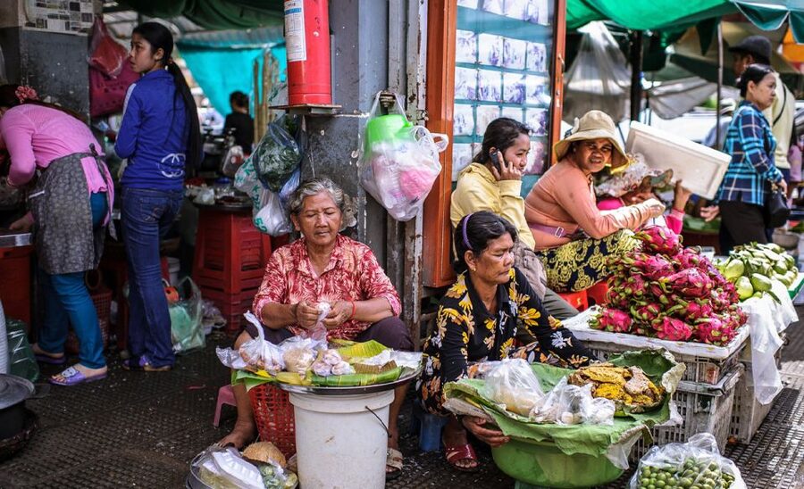 Phnom Penh: Street Art & Food Tour by Tuk-Tuk - Coffee and open conversation at the end